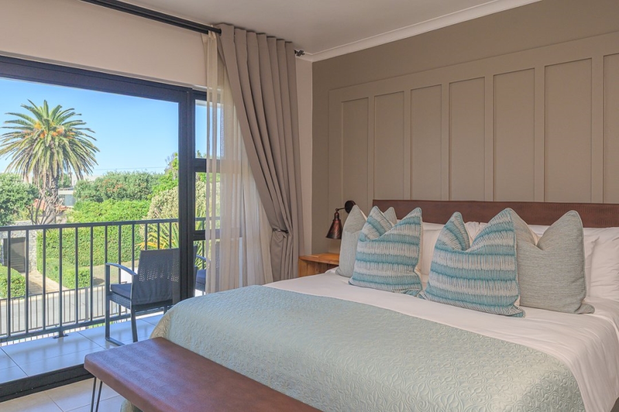 9 Bedroom Property for Sale in Westcliff Western Cape